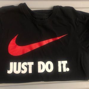 4 men’s Nike tshirts size adult small